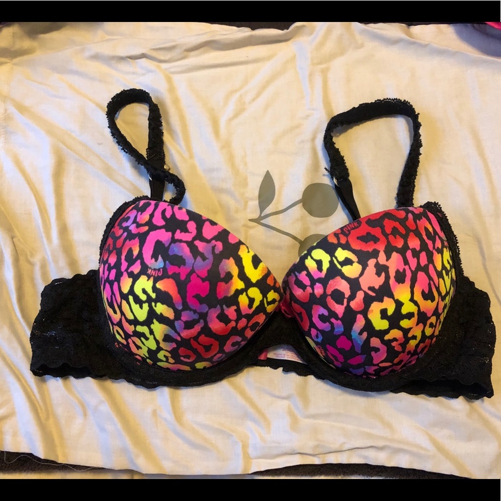 VICTORIA’S SECRET Lightly Push Up Bra
